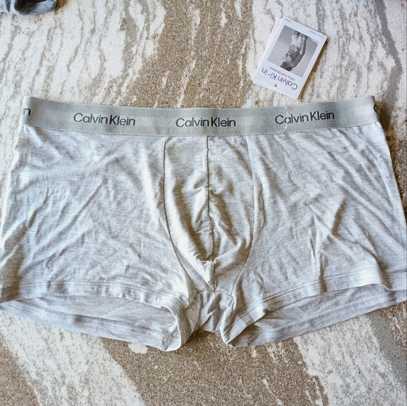 NEW Calvin Klein Men's Ultra Soft Modern Boxer Trunk Underwear Size XL - Picture 2 of 3